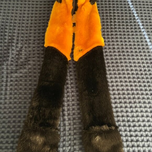 Golden Wolf Luxe Faux Fur SpiritHood - Picture 4 of 7